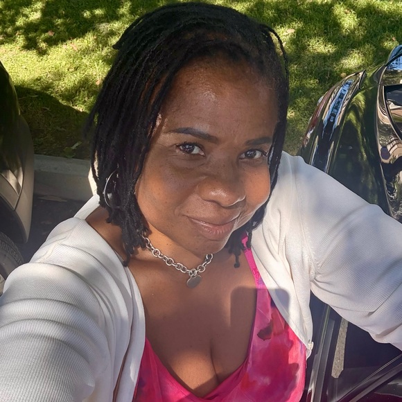 Meet your Posher, Crystal - Picture 2 of 2